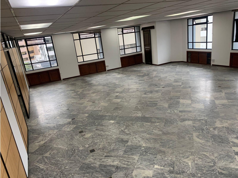 La Paz, Oficina en renta, 160 m2, 5 ambientes, 2 baños, 1 parqueadero